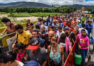 Εγκαταλείπουν μαζικά τη Βενεζουέλα λόγω της οικονομικής κρίσης – Αναμένονται 500.000 πρόσφυγες στο Περού