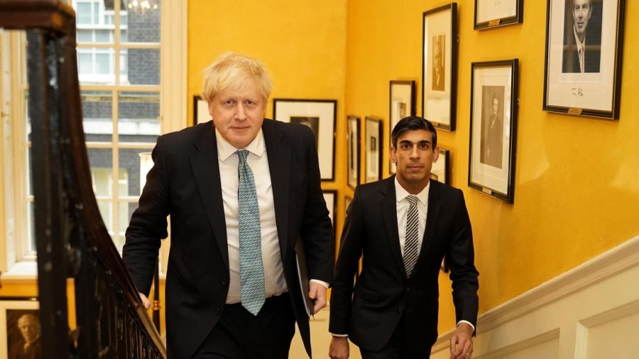 Sunak (ΥΠΟΙΚ Βρετανίας): Σαρωτικές αυξήσεις φόρων για τη «μαύρη τρύπα» στα δημόσια οικονομικά