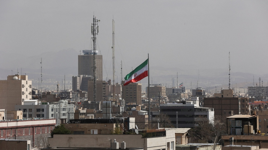 Axios: Τα Εμιράτα εξετάζουν πλήγμα κατά του Ιράν – 800 πύραυλοι και drones θα σαρώσουν τον Περσικό Κόλπο