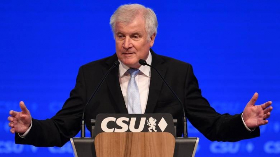 Seehofer (Γερμανία): Φτάνει πια με τα λάθη της ΕΕ στην προμήθεια εμβολίων