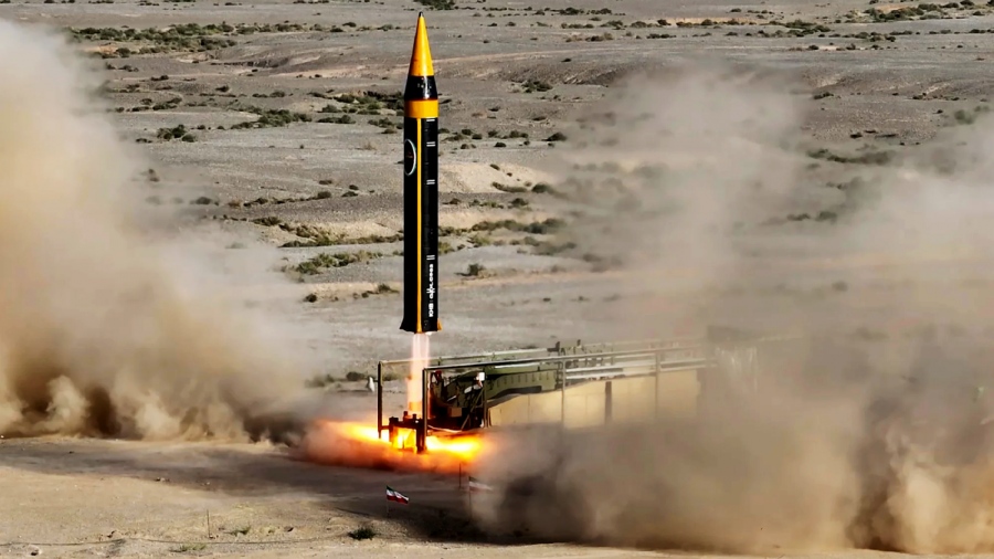 Το Ιράν αντεπιτίθεται: Αυτό είναι το αναβαθμισμένο βαλλιστικό οπλοστάσιο - Σοκ και δέος με τον Khorramshahr-4 (vid)