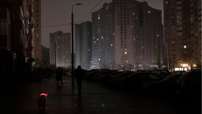 Η Ουκρανία προειδοποιεί για διακοπές ρεύματος και προτρέπει τους πολίτες να εφοδιαστούν με φακούς