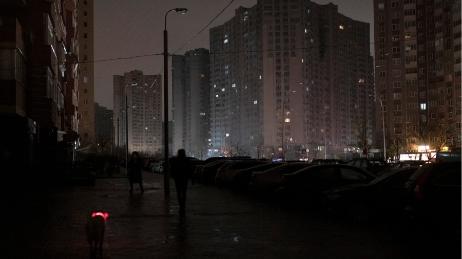 Η Ουκρανία προειδοποιεί για διακοπές ρεύματος και προτρέπει τους πολίτες να εφοδιαστούν με φακούς