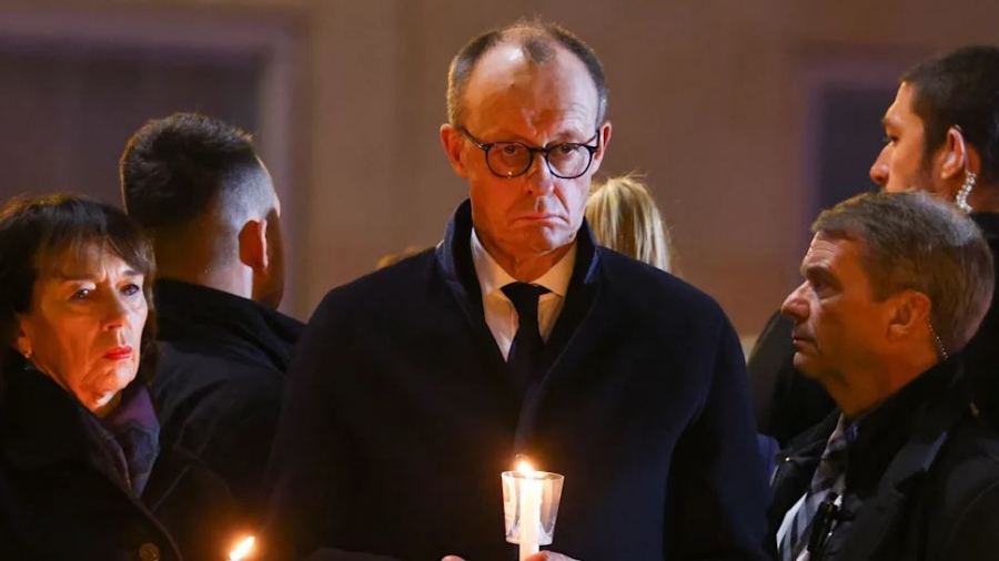 Άγριες αποδοκιμασίες κατά του Merz στο Μαγδεμβούργο σε τελετή μνήμης για το μακελειό στη χριστουγεννιάτικη αγορά
