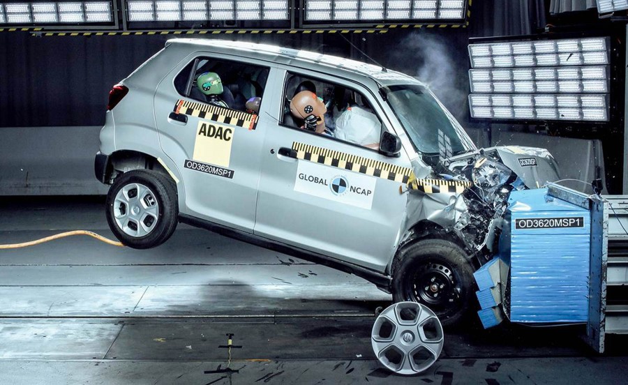 Ένα Suzuki πατώνει στα crash-test και δεν καταφέρνει να πάρει ούτε ένα αστέρι!