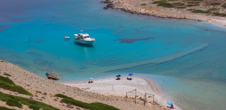 Focus: Τα 5 ελληνικά νησιά που προτείνει για διακοπές το καλοκαίρι 2020