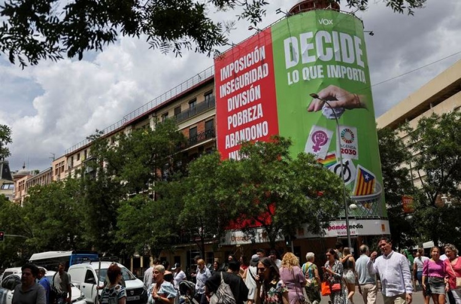 Ισπανία: Δήμαρχος του κόμματος Vox απαγορεύει στην πόλη του τις ΛΟΑΤΚΙ σημαίες