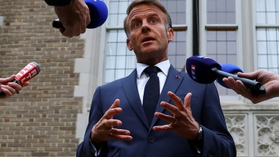 Παρέμβαση Macron μετά τη συμφωνία ΗΠΑ - Ιράν - «Όχι» διόδια στο Hormuz, σε ετοιμότητα το αεροπλανοφόρο de Gaulle