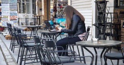 Αναστολή λειτουργίας και πρόστιμα 10.000 ευρώ σε δύο καφέ που δεν έκλεισαν τα μεσάνυχτα