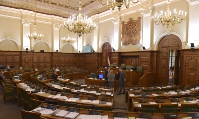 Covid – 19: Η Λετονία θέτει σε αναστολή τους ανεμβολίαστους βουλευτές