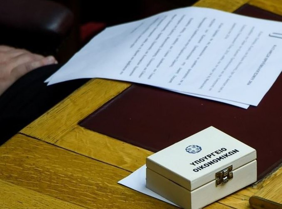 Προϋπολογισμός 2021: Στα 5,9 δισ. ευρώ οι τόκοι μετά την εφαρμογή προγραμμάτων swaps