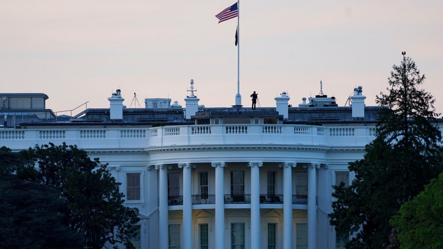 O Λευκός Οίκος διέψευσε τις φήμες ότι ο Trump νοσηλεύεται το Εθνικό Στρατιωτικό Ιατρικό Κέντρο Walter Reed