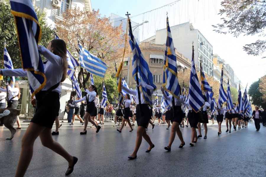 Πλήθος κόσμου στη μαθητική παρέλαση της Αθήνας για την 28η Οκτωβρίου - Μήνυμα ενότητας από την Κεραμέως