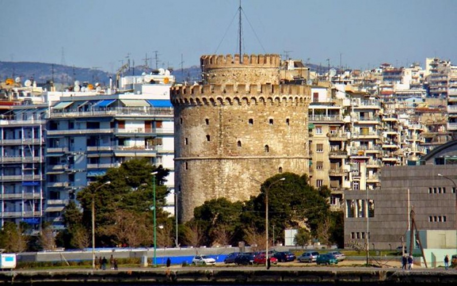 Θεσσαλονίκη: Συγκέντρωση κατά της επέμβασης στη Συρία - Ένταση κατά τον συμβολικό αποκλεισμό του αμερικανικού προξενείου