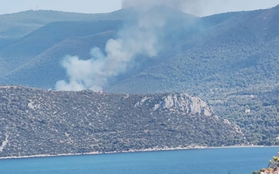 Μεγάλη πυρκαγιά στο Κατακάλι Κορινθίας  - Εντολή για προληπτική εκκένωση κατασκήνωσης
