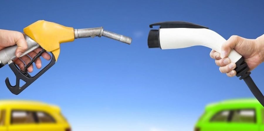 IEA: Τα ηλεκτρικά οχήματα θα πλήξουν τη ζήτηση πετρελαίου και βενζίνης