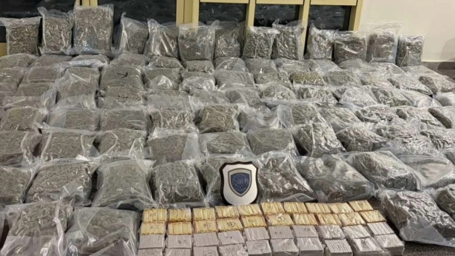 Ναρκωτικά-μαμούθ αξίας 900.000 ευρώ κατασχέθηκαν στην Πάτρα: Συνελήφθησαν ο οδηγός και ένας 45χρονος από Αμπελόκηπους