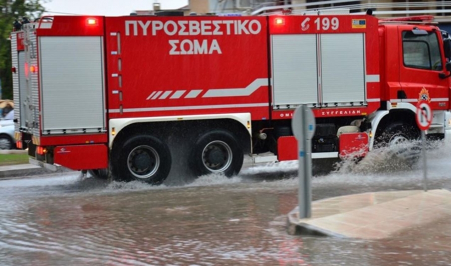 Προβλήματα στο Μεσολόγγι – Πλημμύρισαν σπίτια και δρόμοι - Δεκάδες οι κλήσεις στην Πυροσβεστική