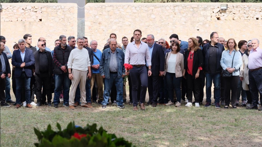 Στο Σκοπευτήριο της Καισαριανής ο Κασσελάκης - Κατέθεσε στεφάνι, η ανάρτησή του