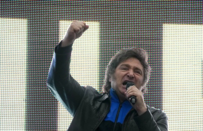 Αργεντινή: Ο Milei ακύρωσε διάταγμα για αύξηση στους μισθούς του Δημοσίου – και του δικού του