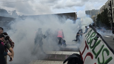 Νύχτα τρόμου στο Portland – Στέλνει στρατό ο Trump για το «ρημαγμένο πολεμικό πεδίο», σιγοβράζει ο εμφύλιος στις ΗΠΑ