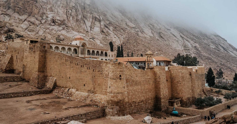 Σε χέρια βαρβάρων ανυπεράσπιστο το Μοναστήρι της Αγίας Αικατερίνης στο Σινά. Κινδυνεύουν ιερά μνημεία της Ορθοδοξίας.