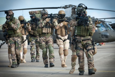 Η Γαλλία θα αυξάνει τον αμυντικό προϋπολογισμό κατά 1,7 δισ. ετησίως μέχρι το 2022