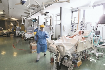 Εξαδάκτυλος: Γίνεται επιλογή για την εισαγωγή στις ΜΕΘ – Υπό αυξανόμενη πίεση τα νοσοκομεία