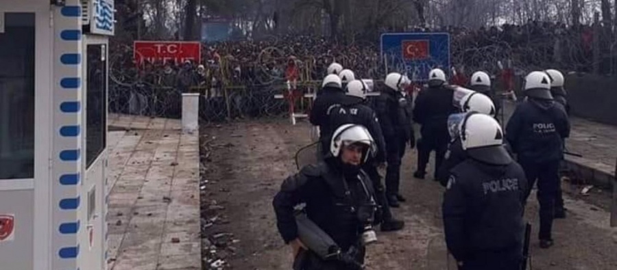 Νερά και ξηρά τροφή μοίρασαν καταστηματάρχες στα Σώματα Ασφαλείας, στις Καστανιές Έβρου