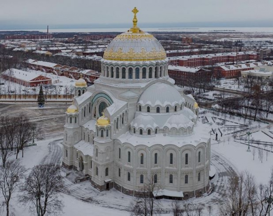 Απίστευτο: Χιόνισε καλοκαιριάτικα στην Αγία Πετρούπολη