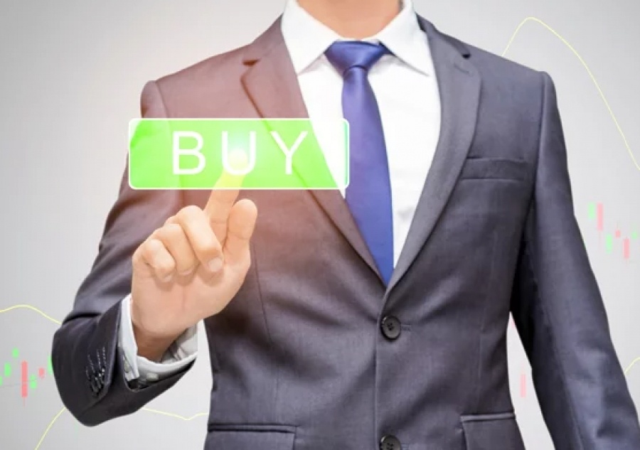 Tesla και Enbridge στη λίστα των hedge funds με τις 10 μετοχές για «έξυπνες» αγορές