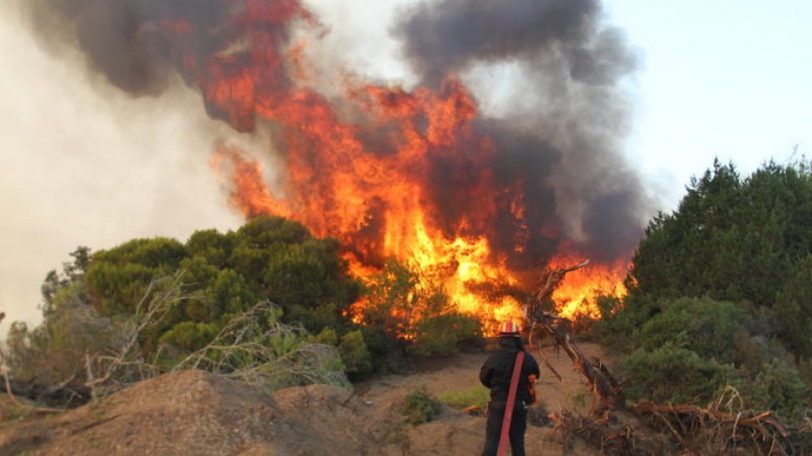 Ρόδος: Υπό έλεγχο η πυρκαγιά στον λόφο του Αγίου Στεφάνου (Μόντε Σμιθ)