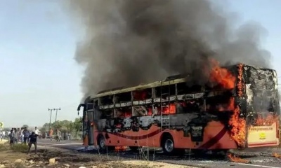 Θρήνος στην Ινδία - Τουλάχιστον 19 νεκροί σε λεωφορείο που τυλίχθηκε στις φλόγες (vid)