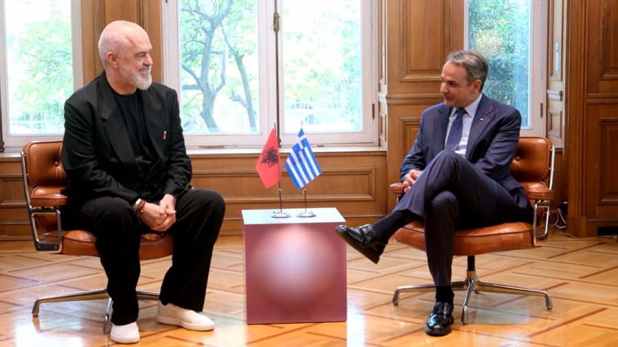 Στο Μαξίμου ο Rama - Μητσοτάκης: Να λύσουμε εκκρεμή ζητήματα σχετικά με τις διμερείς μας σχέσεις