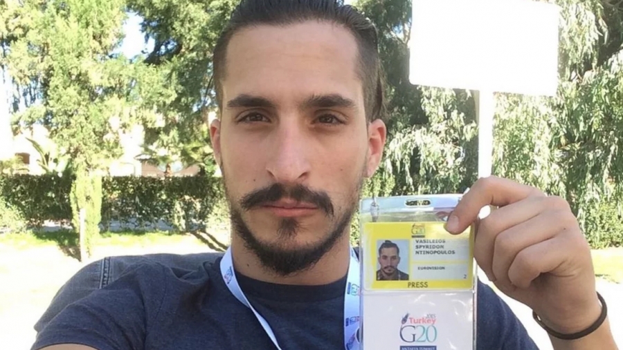 Σπαραχτικό αντίο στον Βασίλη Ντινόπουλο - Τον αποχαιρέτησαν στο αποτεφρωτήριο Ριτσώνας