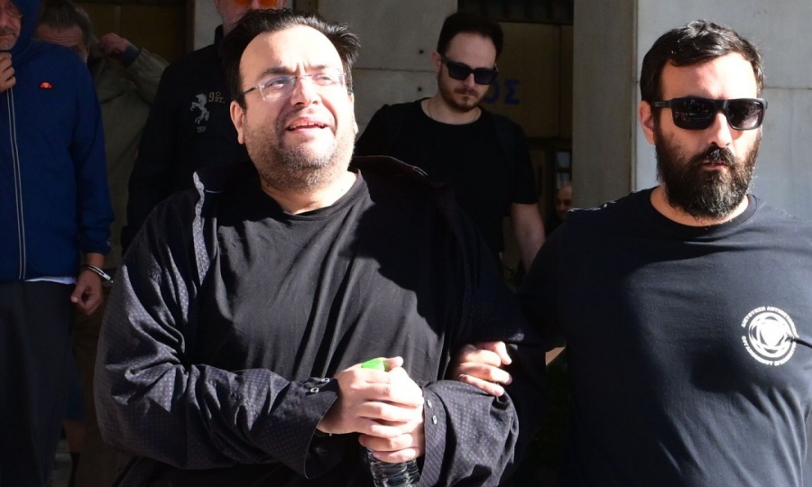 Προφυλακιστέοι ο Φίλιππος Καμπούρης και η σύζυγός του για την απάτη - Μαραθώνιες απολογίες 17 ωρών και κλάματα