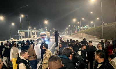 Αιφνιδιασμός στην Αχαΐα -  Πεζοί αγρότες έκλεισαν την Πατρών – Πύργου