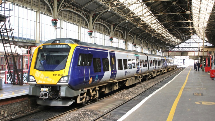 Ζευγάρι κάνει σεξ μέσα σε βαγόνι τρένου μπροστά σε επιβάτες