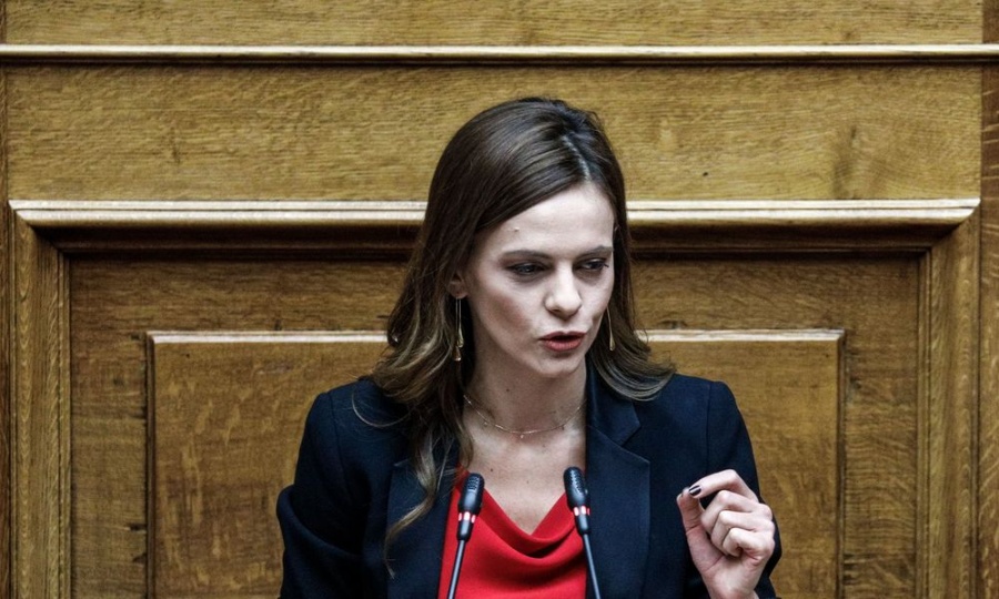 Αχτσιόγλου: Στις επιχειρήσεις που είχαν κλείσει με κρατική εντολή δεν υπάρχει καμία προστασία από τις απολύσεις