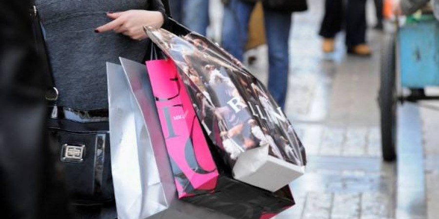 Σε κανονικούς ρυθμούς και ωράρια από σήμερα 10/4 τα καταστήματα