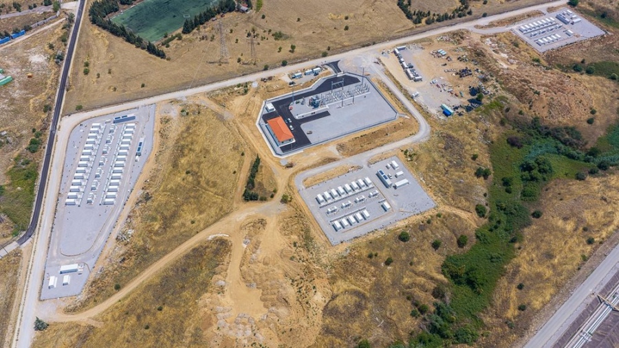 Σε λειτουργία το πρώτο πάρκο μπαταριών της HELLENiQ ENERGY