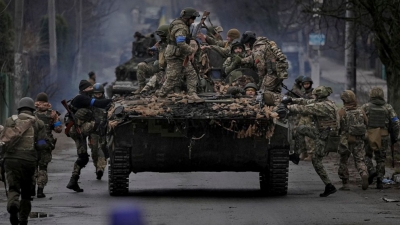 Στην αντεπίθεση οι Ουκρανοί – Χτύπησαν χωριό στο ρωσικό έδαφος – Μια τραυματίας