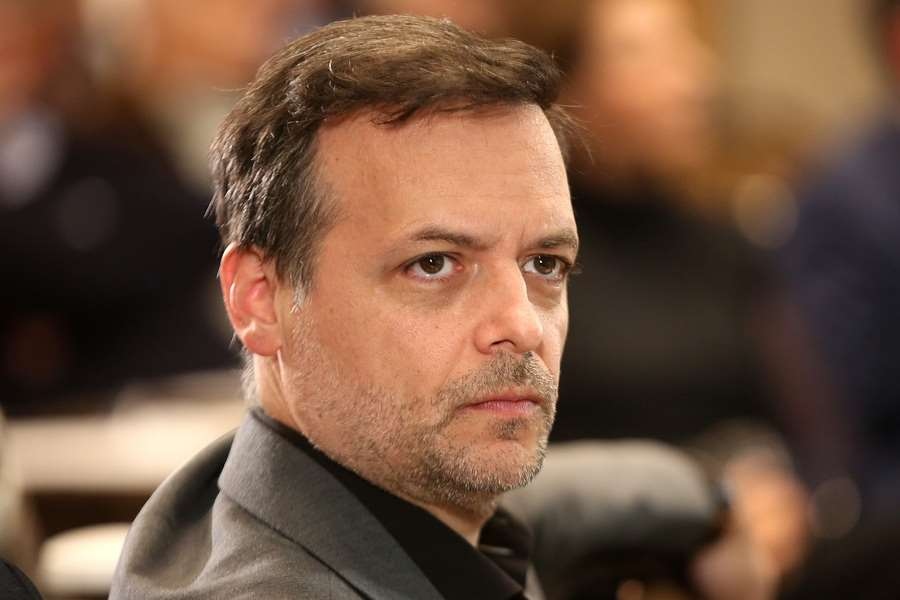 Η διγλωσσία του ΠΑΣΟΚ έφερε τη διαφοροποίηση του Δούκα