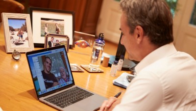 Μητσοτάκης σε δρομέα υπεραποστάσεων και 22χρονη με κινητικά προβλήματα