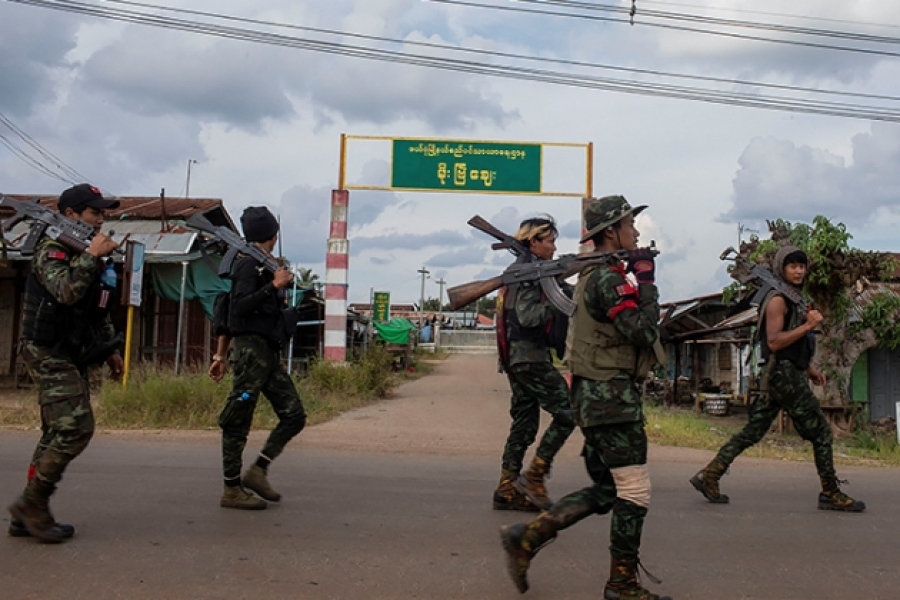 Αντάρτες της Μιανμάρ κατέλαβαν οχυρωμένη θέση του στρατού στα σύνορα με την Ταϊλάνδη