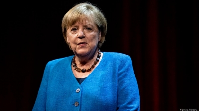 Merkel: Με τις συμφωνίες του Μινσκ δώσαμε χρόνο στην Ουκρανία να γίνει ισχυρότερη