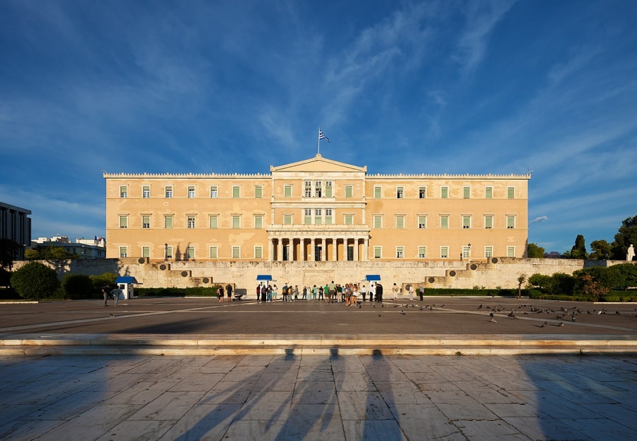 Εκθέτει την κυβέρνηση το Γραφείο Προϋπολογισμού Βουλής: Στα όρια των αντοχών η αύξηση του κατώτατου μισθού