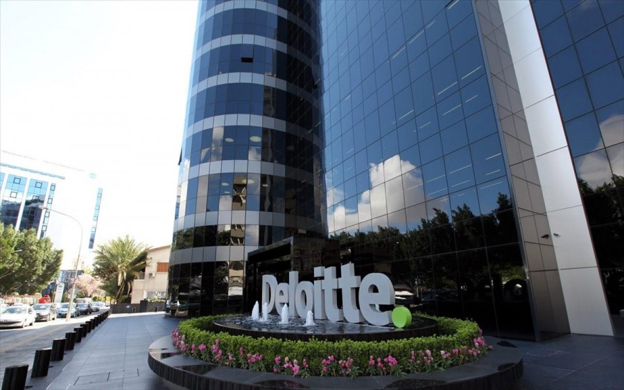 H Deloitte κλείνει 4 από τα 20 γραφεία της στη Βρετανία λόγω κορωνοΐού
