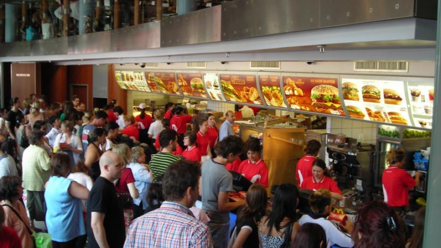 Σκάνδαλο στα McDonald's: Καταγγελίες για παρενόχληση ανηλίκων εργαζομένων στη Βρετανία