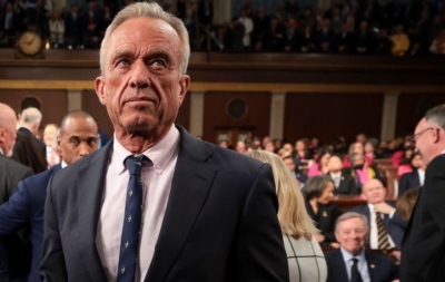 ΗΠΑ - Πόλεμος  Sanders κατά του Kennedy, ζητά την παραίτησή του – Υπονομεύει την υγεία των πολιτών